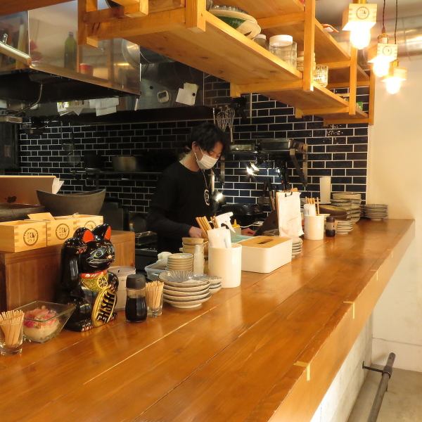 [Creative Japanese Izakaya] Eki Nishi is open from 16:00 to 25:00! It can be used for an early lunch, after-party, drinking alone at the counter, or drinking at a table. We will do our best to accommodate you. We also recommend the fact that we have a wide variety of reasonably priced items, with about 40 types of items starting at 200 yen, and about 50 types of drinks starting at 400 yen.