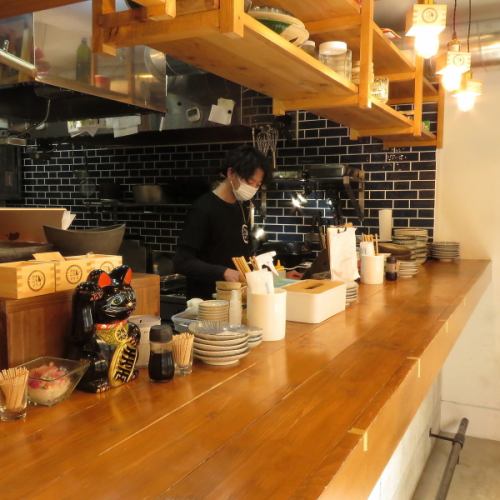<p>[Creative Japanese Izakaya] Eki Nishi is open from 16:00 to 25:00! It can be used for an early lunch, after-party, drinking alone at the counter, or drinking at a table. We will do our best to accommodate you. We also recommend the fact that we have a wide variety of reasonably priced items, with about 40 types of items starting at 200 yen, and about 50 types of drinks starting at 400 yen.</p>