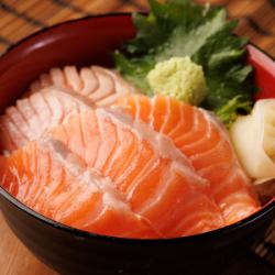 两种口味的三文鱼饭