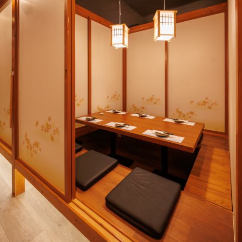 都会の喧騒を忘れさせてくれるような落ち着きのあるデザインで隠れ家空間を演出しております♪美味しいお酒に会話もはずみます!ゆったりとした時間をお過ごしください♪