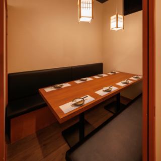 名様から団体様までご利用可能です。想い出に残るようなご宴会をお過ごし頂けるよう心を込めてお作りするお食事とお酒をご用意してお待ちしております。