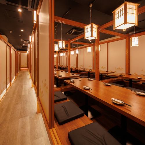 人数に合わせて、個室のご用意ができます!広々とした空間なので宴会や女子会、合コンなど様々なシーンに合わせてご利用いただけます!扉付きなので周りのお客様を気にすることなくゆったりとお過ごしいただけます◎