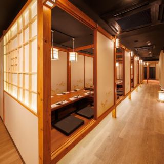 扉付きの完全個室は完全プライベート空間♪個室のお席は団体様でも大歓迎!シーンに合わせてお席をご用意させていただきますのでお気軽にご相談ください♪池袋での宴会はあやめ庵におまかせください!!