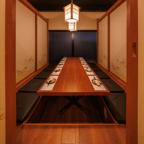 会社宴会や大型宴会・パーティーにピッタリな広々個室をご用意!柔らかな照明灯る優美な空間が特別なご宴会を演出します♪旬の味覚愉しむ本格料理と銘酒で贅沢なご宴会をお楽しみ下さい