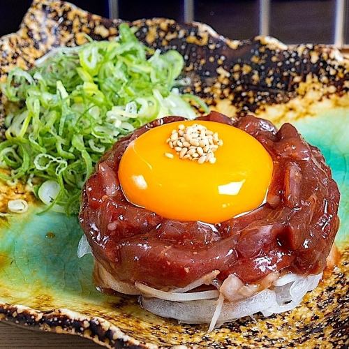 馬刺しユッケ