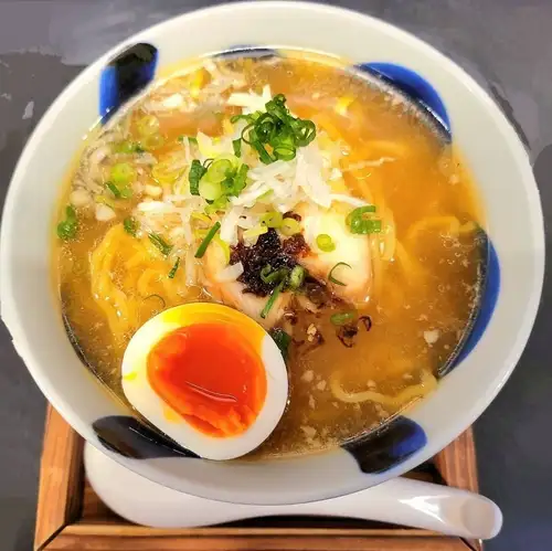 鶏塩白湯ラーメン