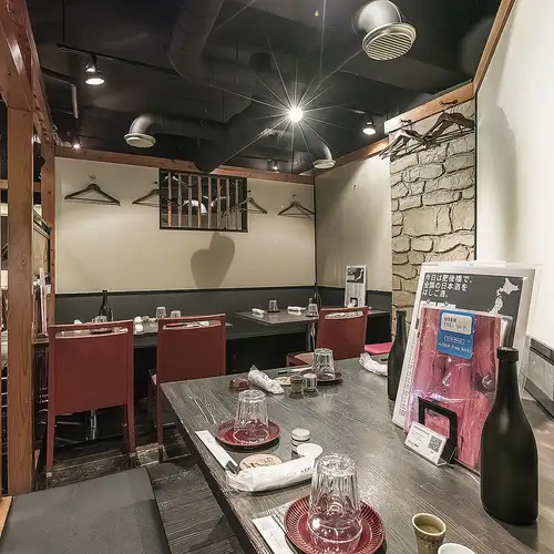<p>≪アクセス抜群◎≫大阪メトロ四つ橋線肥後橋駅２出口より徒歩約1分。駅チカ便利な居酒屋の新定番！店内は広く法人様でのご利用や、宴会など幅広いシーンに使いやすいカウンター・テーブル席をご用意しております！≪君を待っている！≫</p>