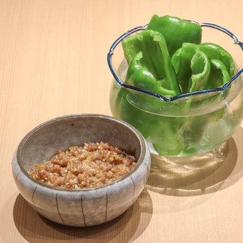 パリパリピーマン肉味噌添え