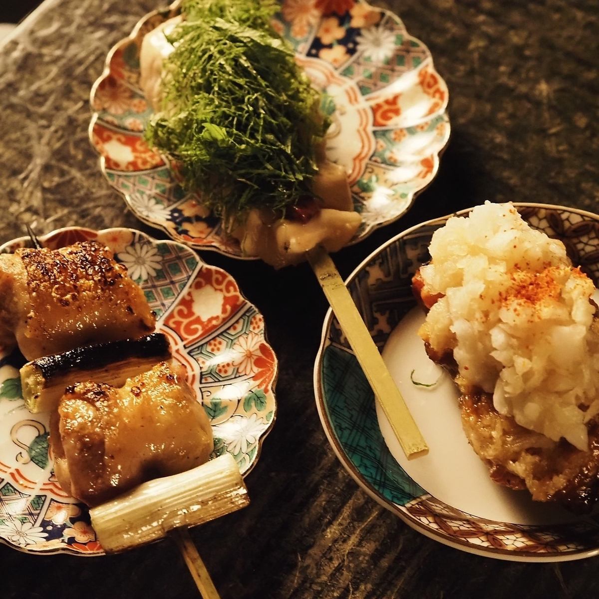 【片原町駅より徒歩3分】備長炭で香ばしく焼き上げる絶品焼き鳥！大人の隠れ家串焼屋