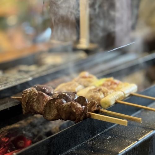 備長炭で焼き上げる串焼き