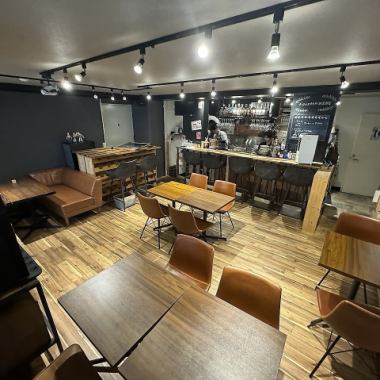 会社の帰りの人カップルやおひとり様などの少人数から、10名以上の団体様でも大歓迎です！貸切は15名様から承っております♪おつまみメニューも充実しております！