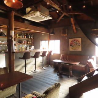 特別な日を祝うのにピッタリのテーブル席をご用意しております★アンティーク調のインテリアに囲まれたお洒落な空間は、誕生日や女子会、大切な記念日にも最適です。栄・矢場町エリアでのディナーにぜひご利用ください◎15名様からの少人数フロア貸切も承っておりますので、プライベート感満載のパーティも叶います！