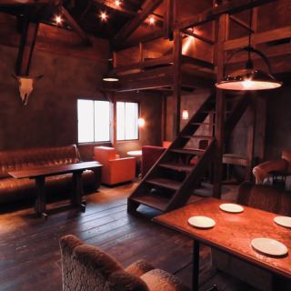 貸切予約も承ります！2Fフロア貸切は15名様～、お店まるごと貸切なら最大60名様まで収容可能です◎吹き抜け構造で一体感抜群の店内は、結婚式二次会や会社宴会に最適！プロジェクター等の演出もお気軽にご相談ください！！栄でのお洒落な大人数パーティは、ぜひ当店にお任せください♪