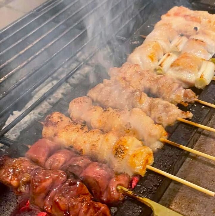 炭火でじっくり焼き上げた焼き鳥をご堪能ください！