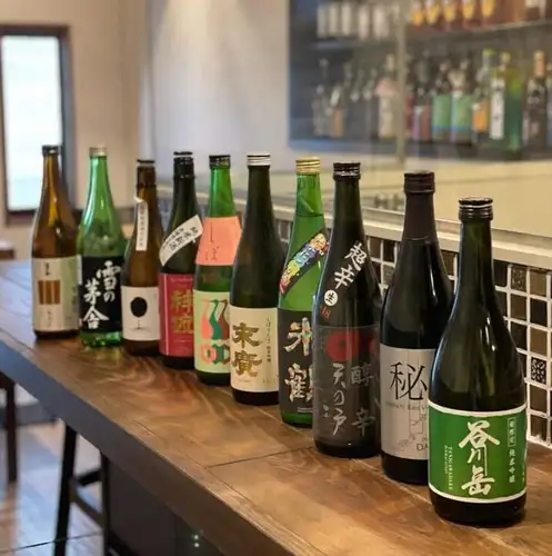 <p>日本酒をはじめ、あらゆるお酒を取り揃えています。全国各地の地酒や、季節に合わせたお酒など。。美味しい料理とお酒で舌鼓を◎</p>