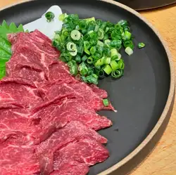 〈馬刺し〉赤身