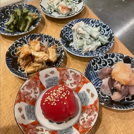 【お気軽コース】店主自慢の焼鳥5種と小鉢3点がついてきます♪