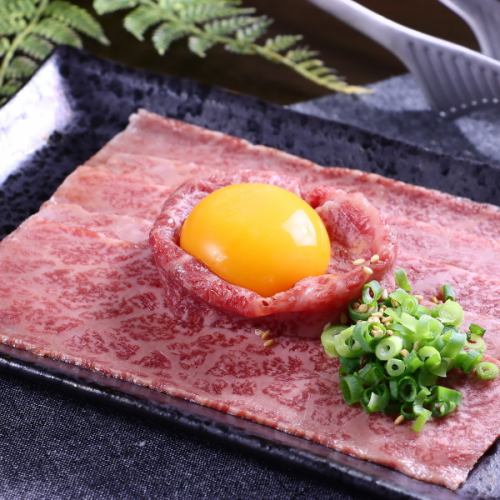 極上和牛のスライスユッケ