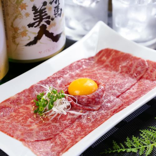 大人気の「極上和牛のスライスユッケ」