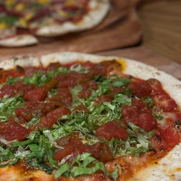 [The pizza at BOB is actually delicious!] Hot pizza topped with plenty of cheese and toppings goes great with meat and alcohol!