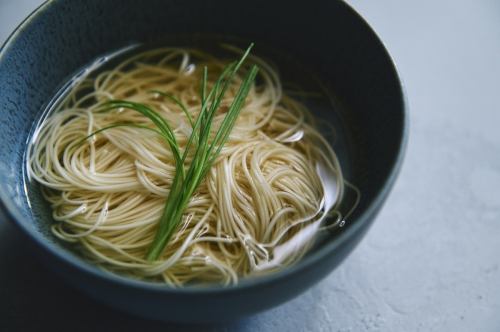 軽やかな口当たりが魅力の「トマトだし素麺」