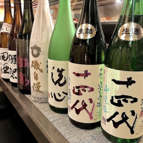 四季折々、季節に合わせた日本酒、地酒をグランドメニューの他に常時10種類以上ご用意しております。