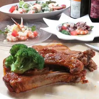【肉×海鮮のダブル主役】豪快！手づかみスペアリブ＆海鮮7品！120分飲み放題付 5700円