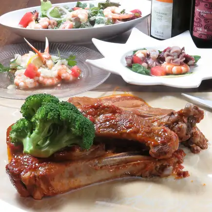 【肉×海鮮のダブル主役】豪快！手づかみスペアリブ＆海鮮7品！120分飲み放題付 5700円