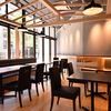 当店では4名テーブルを7席ご用意しており、お一人様から大人数まで幅広いシーンに対応。ご家族や友人、会社仲間との宴会にも最適です。やぐら席では、棚に並ぶ日本酒を眺めながらゆったりとくつろげます。各種ご宴会も随時承っており、人数やご予算についてもお気軽にご相談ください♪