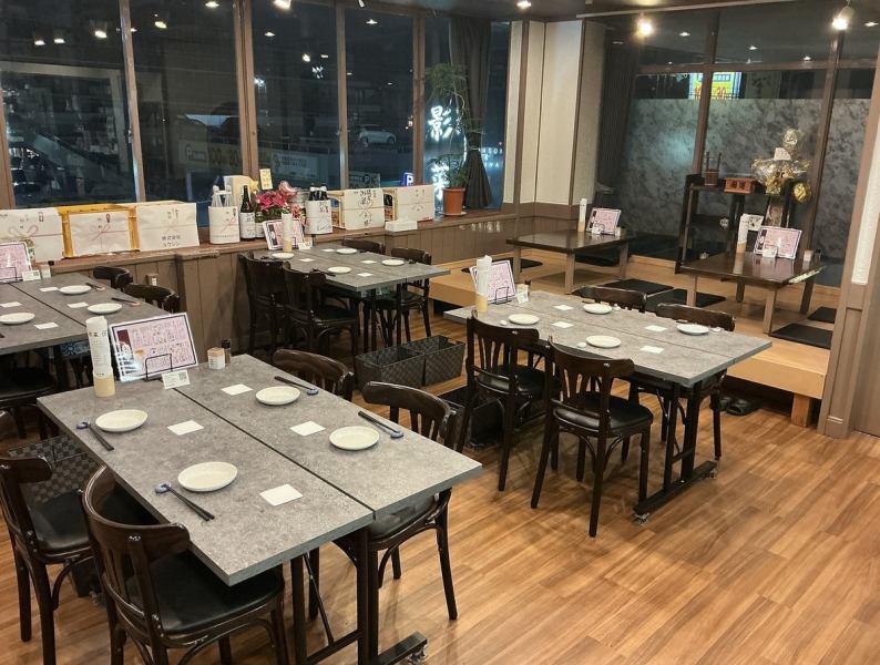 【貸切のご利用が最大40名様まで可能です】大人数での宴会やお祝い事にぴったりのスペースをご用意していますので、ぜひご利用ください。コース料理を種類豊富にご用意しており、飲み放題の有無もお選びいただけるため特別な日を演出するのに最適です。ご利用希望の際は、お気軽にお電話でご相談ください。