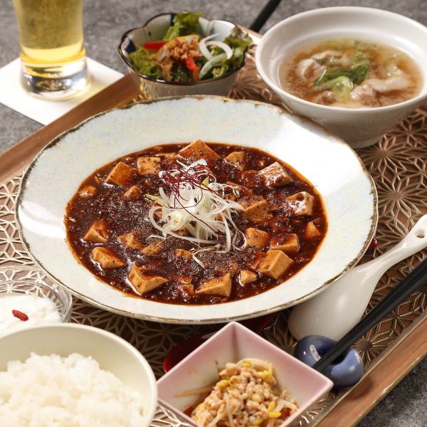 【花椒の香りが広がる本格派中華。辛さの奥にまろやかさと旨味が光る当店おすすめの逸品】四川風麻婆豆腐