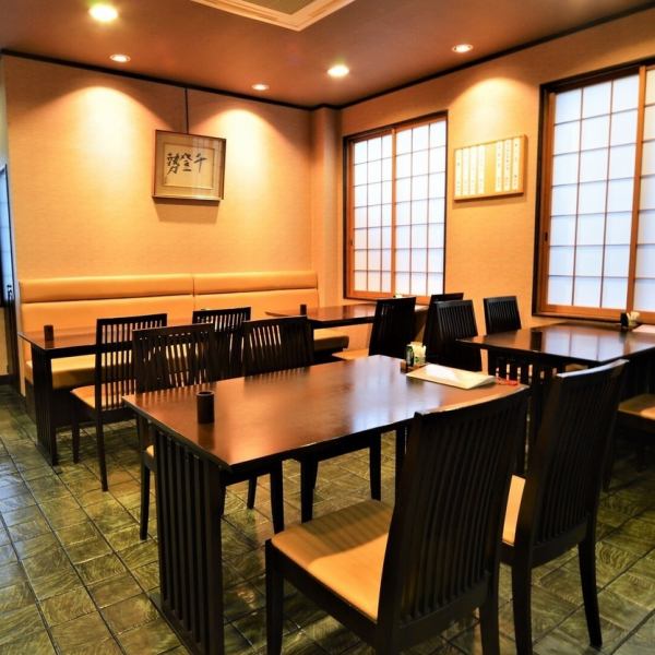 There are table seats, parlor seats, and digger seats in the store.The seats are recommended for various banquets and reservations can be made over the phone.