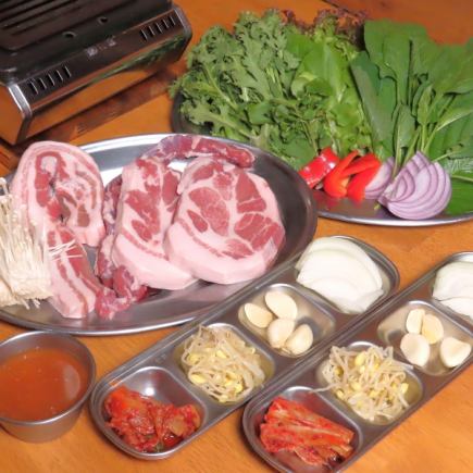 【おかずセットおかわり無料!!】ソンガンのサムギョプサルセット♪1人前合計250g!2500円
