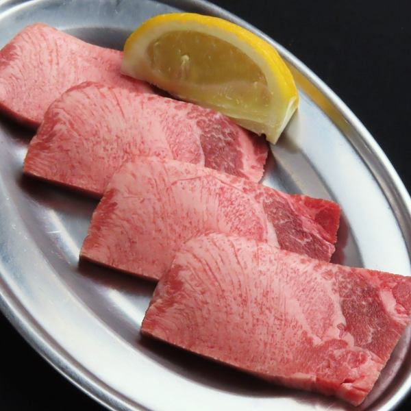 【肉好き必見!】旨味、質にこだわったお肉をスタッフが目の前でお焼きします!