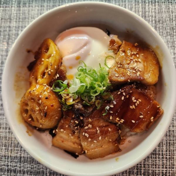 【ランチメニュー】おやじの豚丼（ご飯大盛り無料、手作り小鉢、お漬物付）