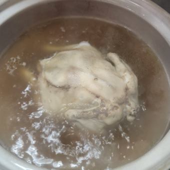 冬の新名物　コラーゲンたっぷりの丸鶏鍋コース