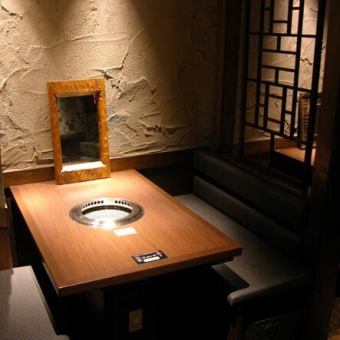 デートや記念日におすすめのお席もご用意♪隣のお席が気にならない造りになっておりますので、お客様だけのお時間をごゆっくりお過ごし頂けます！川崎でのデートや記念日等に最適な山形牛の盛り合わせやシャトーブリアンもご用意致しております♪お肉と相性抜群のワインも多数ご用意致しておりますので、是非ご利用下さい！