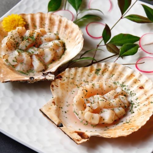 Grilled scallops with butter
