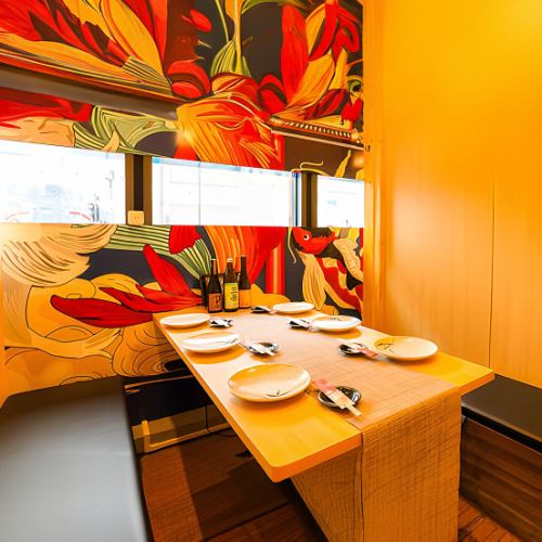 少人数様向けのオシャレな"個室"を完備しております♪デート利用から、少人数の飲み会、接待などにもご好評頂いております。町田駅より徒歩3分の和モダン居酒屋「よりみち」は2名様~最大90名様までご利用頂けます!!貸切宴会につきましては人数や予算、開催時間などお気軽にご相談ください♪お得なクーポンも多数ご用意!!