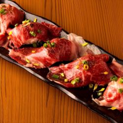 볶은 고기 초밥 (2 관)