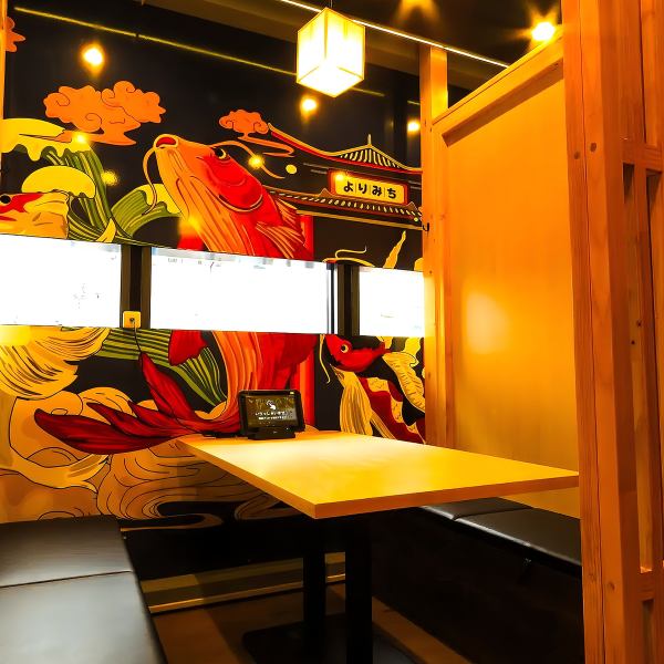 当店は全てのお客様に安心・安全の料理や空間、サービスを提供するために、全スタッフマスク着用義務やワクチン接種、全スタッフ出勤前及び出勤時、検温検査を行うなどはもちろんのこと、食品・飲料は国内の大手仕入業者より仕入れており、共有部のこまめな清掃や消毒も徹底!!周りを気にせず寛げる個室席も多数◎