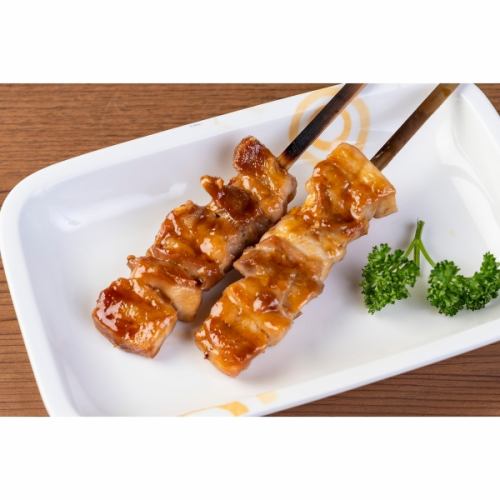 大腿串(2串)/ 魔法老師串(2串)/ 雞肉串(2串) 各種