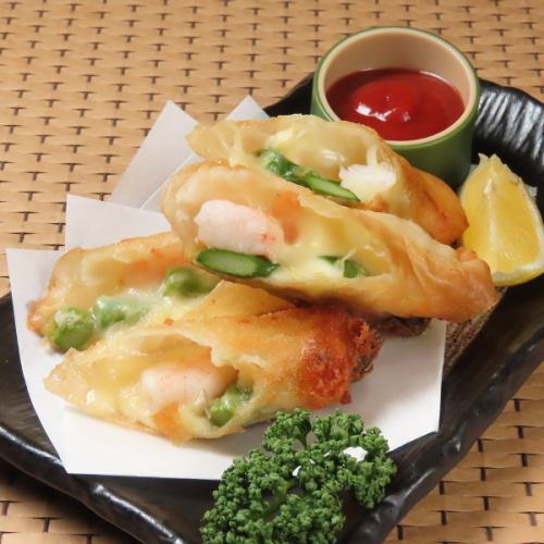 Asparagus and shrimp cheese spring rolls