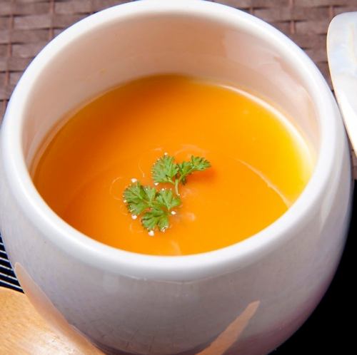 香草冰淇淋配紅糖和豆粉 / 成人自製布丁