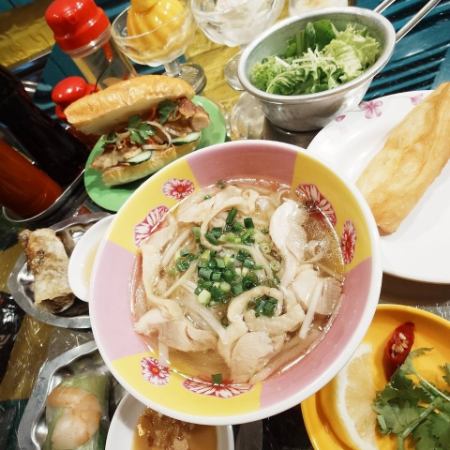 [Weekdays only] Pho & Banh Mi & dessert of your choice +α