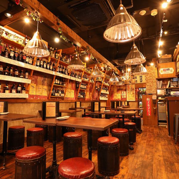 Inside the store with a sense of openness.Feel free to have a drink with your friends.You can also bring your own wine for 999 yen per bottle (750ml)★Of course, there are more than 100 types of wine on the shelves at Buta Bar BYO!! ♪♪