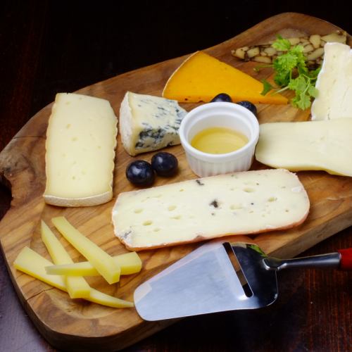 Assortment of 5 kinds of special cheese