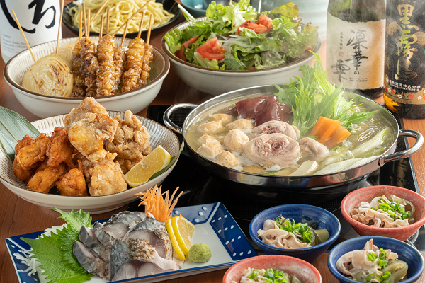 An izakaya where you can enjoy the taste of Hakata, such as skewers wrapped in Hakata chicken skin, yakitori, mizutaki, and motsunabe.