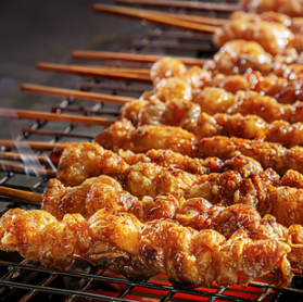 新名物とり皮くるくる串や「華味鳥」を使用した料理をご用意！