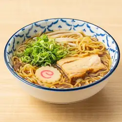 濃鬱鮮美的醬油拉麵